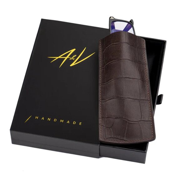 Luxury Calfskin Glasses Case – Alligator‑Style Texture - Matte Cherry - Picture 2 of 3